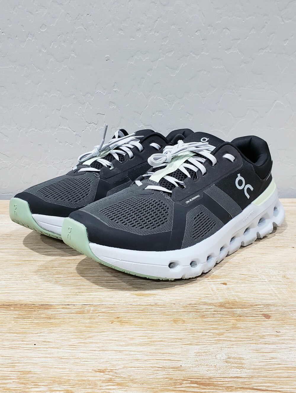 NWOT! ON CLOUD Women's Cloudrunner 2 Running Shoes (10) Shadow/Lima